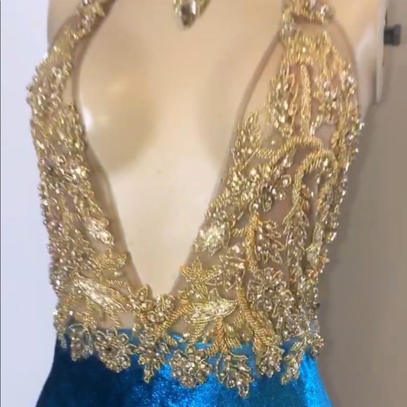 GORGEOUS & PERFECT CONDITION PROM DRESS FOR SALE! - Picture 4 of 7